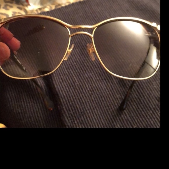 Dolce Gabbana gold rimmed aviator sunglasses with case - Picture 4 of 13